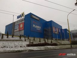 Zábavno-obchodné a nákupné centrá Max